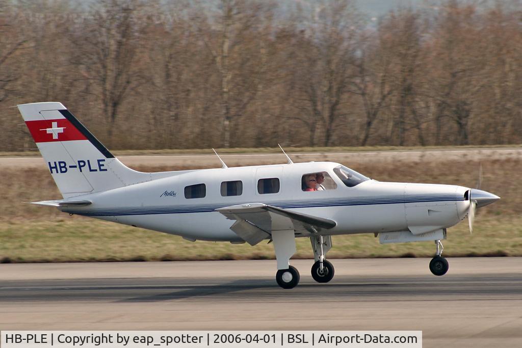 HB-PLE, 1988 Piper PA-46-310P Malibu C/N 46-08121, landing on runway 16