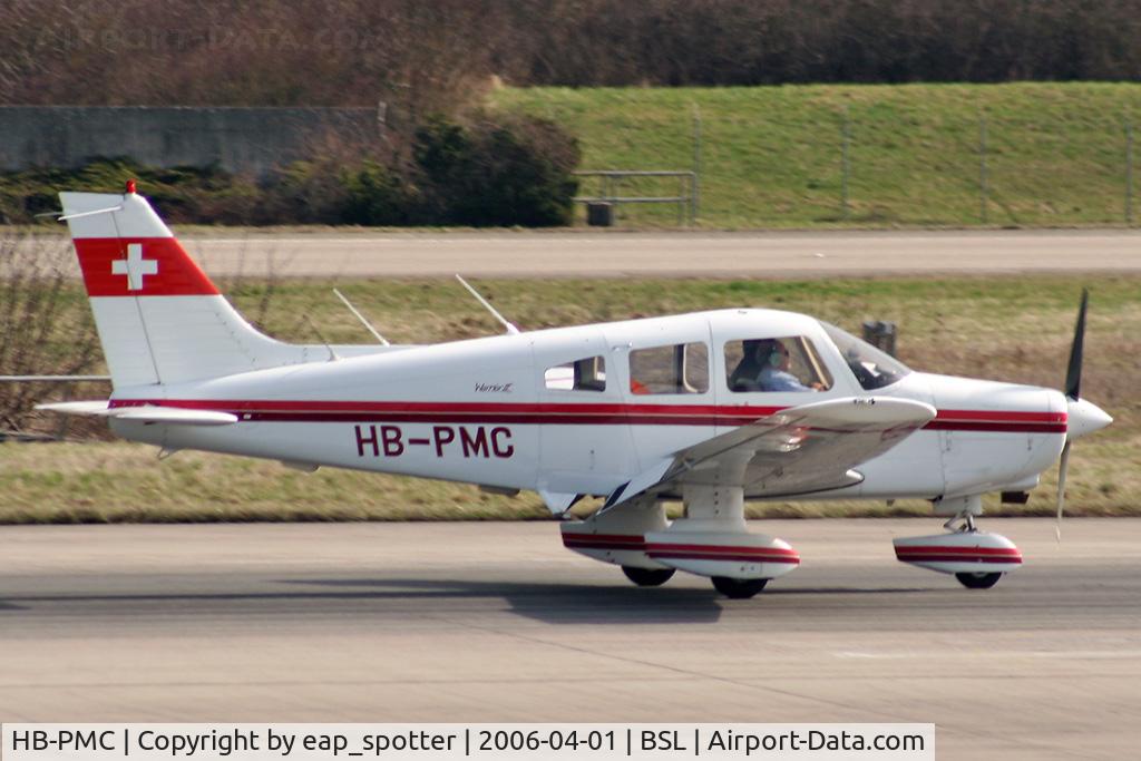 HB-PMC, 1989 Piper PA-28-161 C/N 2816077, landing on runway 16