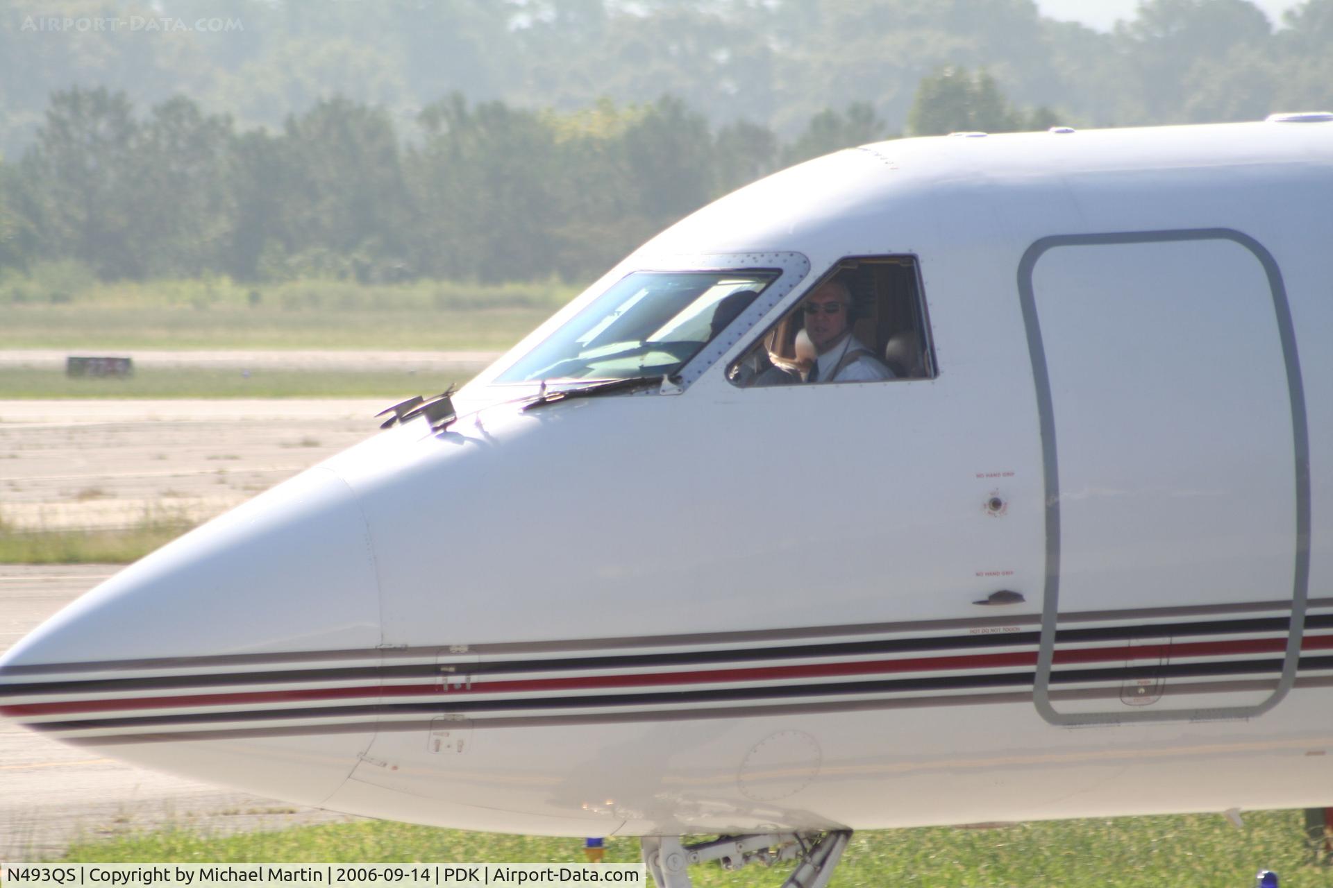 N493QS, 1996 Gulfstream Aerospace G-IV C/N 1293, You taking my picture?