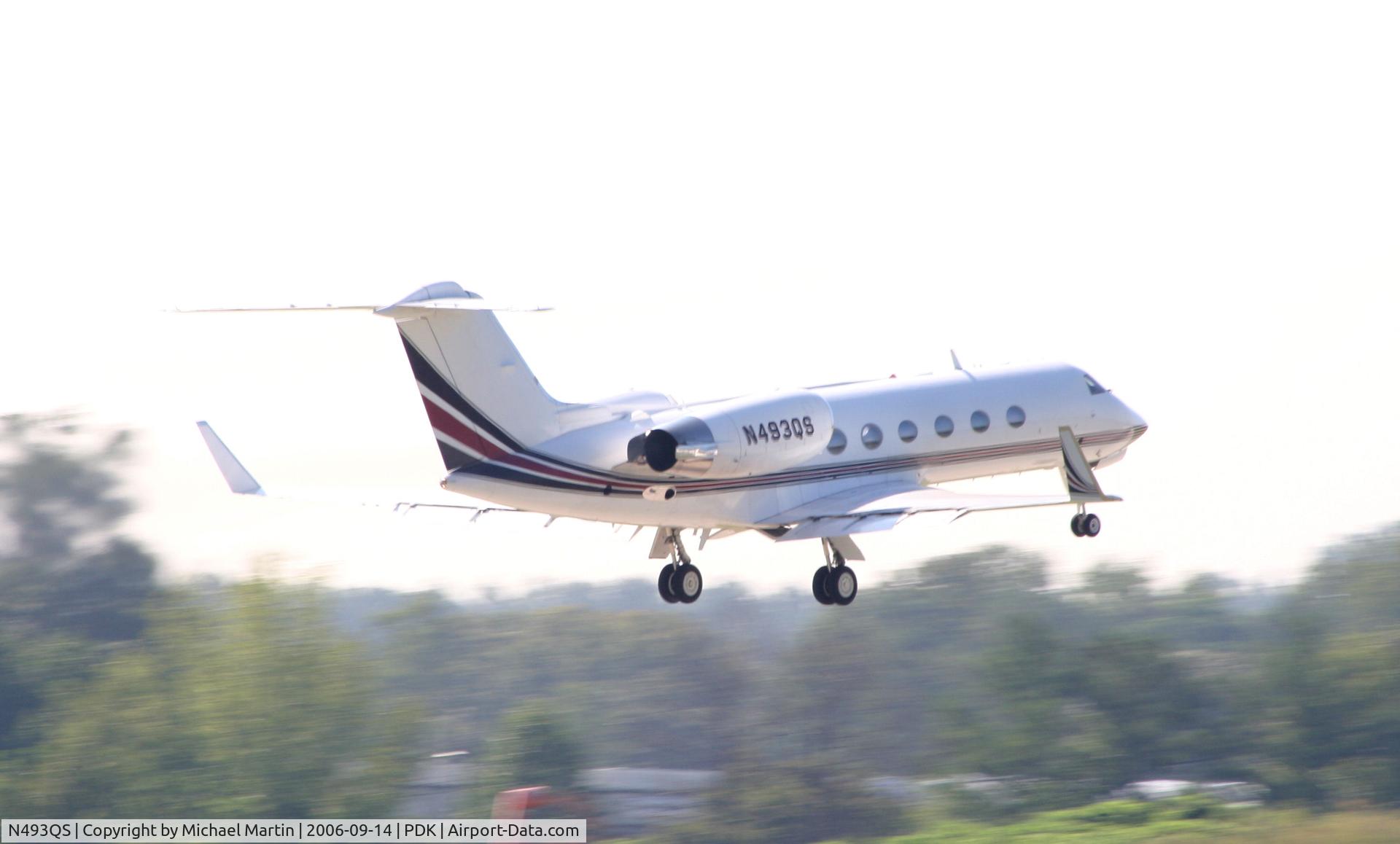 N493QS, 1996 Gulfstream Aerospace G-IV C/N 1293, Departing 20L - Gear Up!