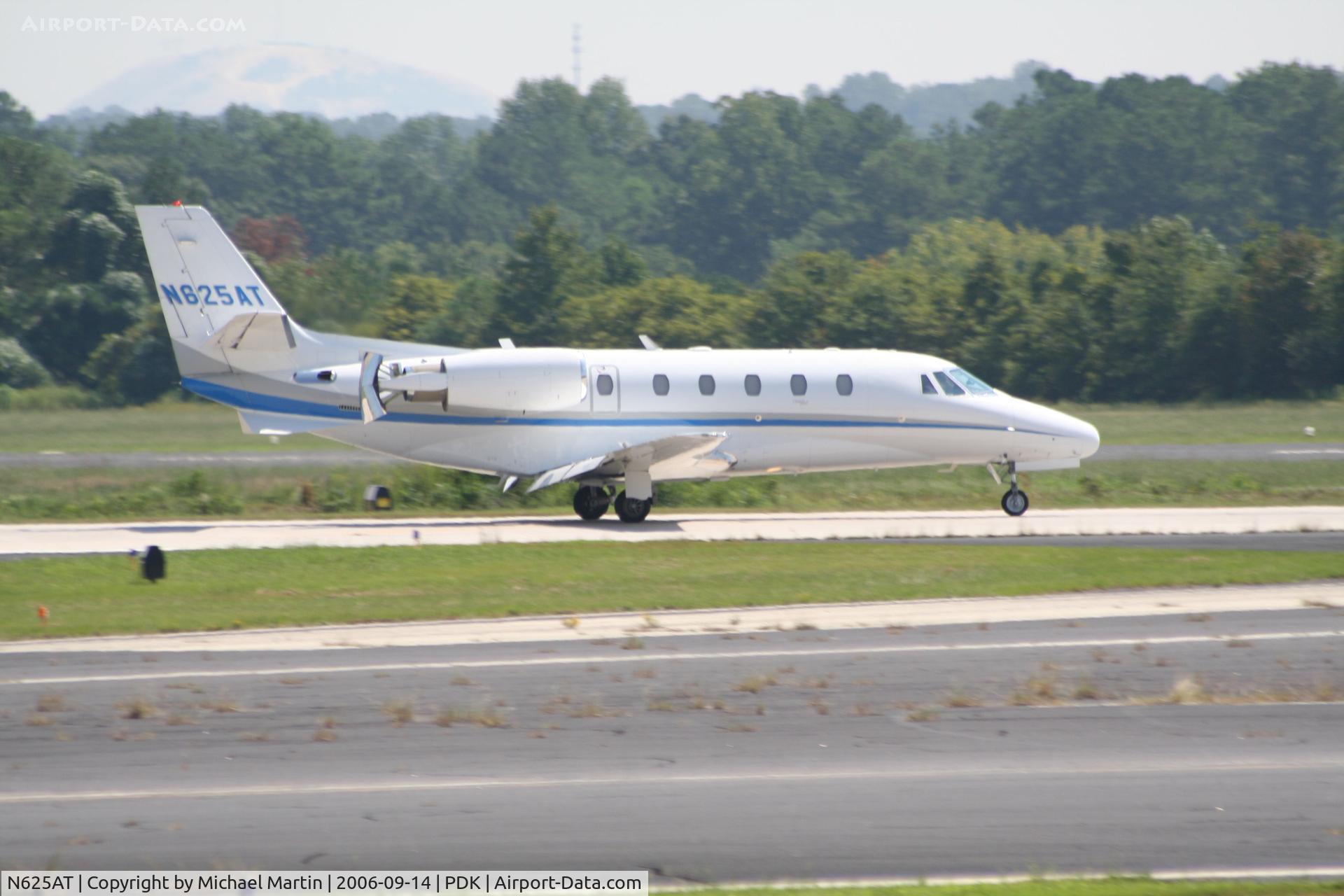 N625AT, 2001 Cessna 560XL C/N 560-5175, Landing 20L - Air Brakes Extended