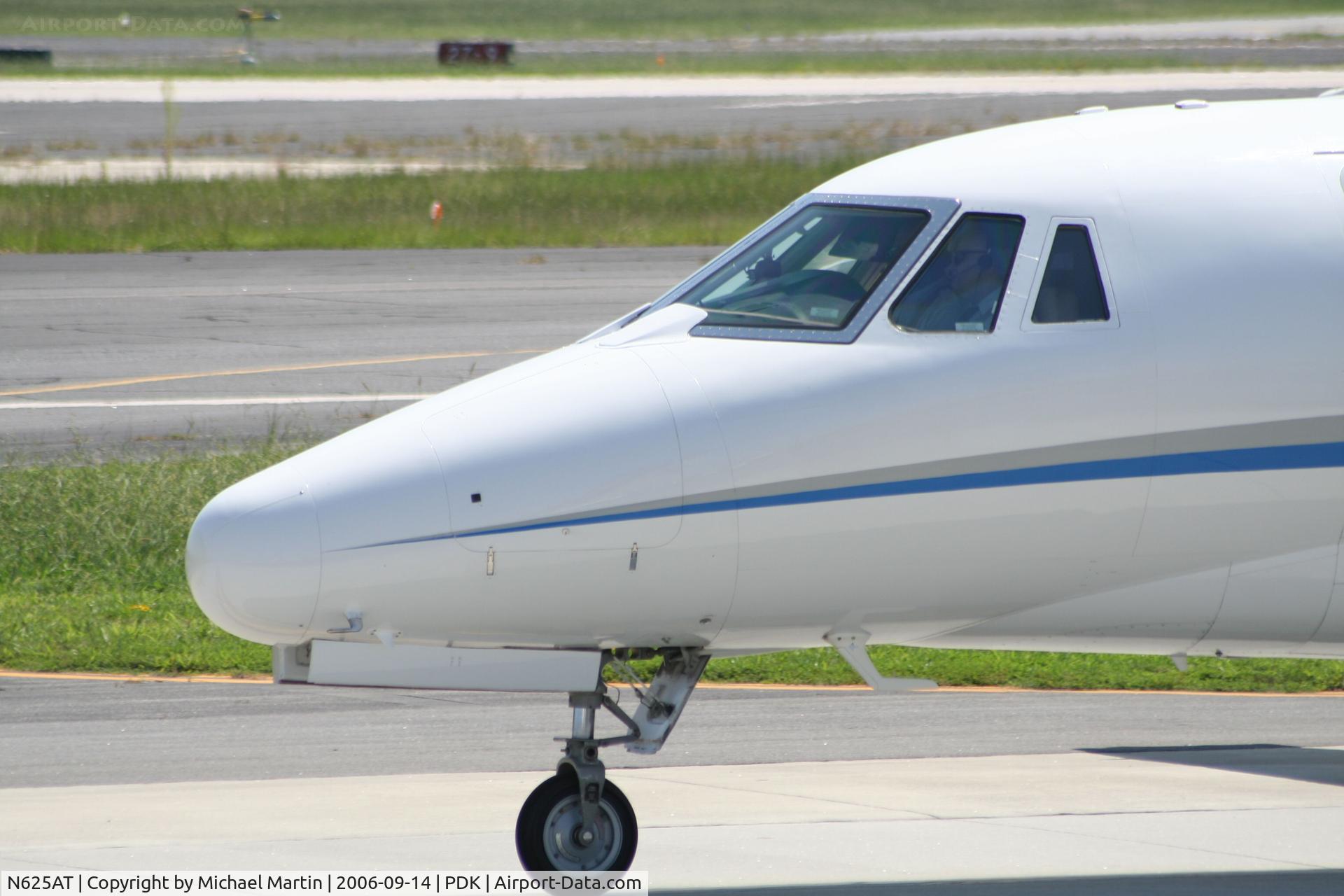 N625AT, 2001 Cessna 560XL C/N 560-5175, Close up of cockpit