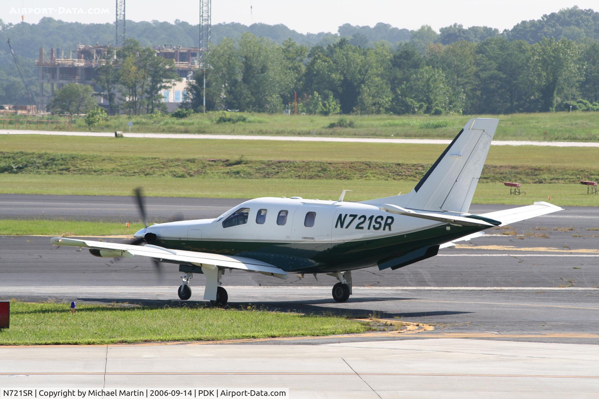 N721SR, 2000 Socata TBM-700 C/N 181, Taxing to Runway 20R