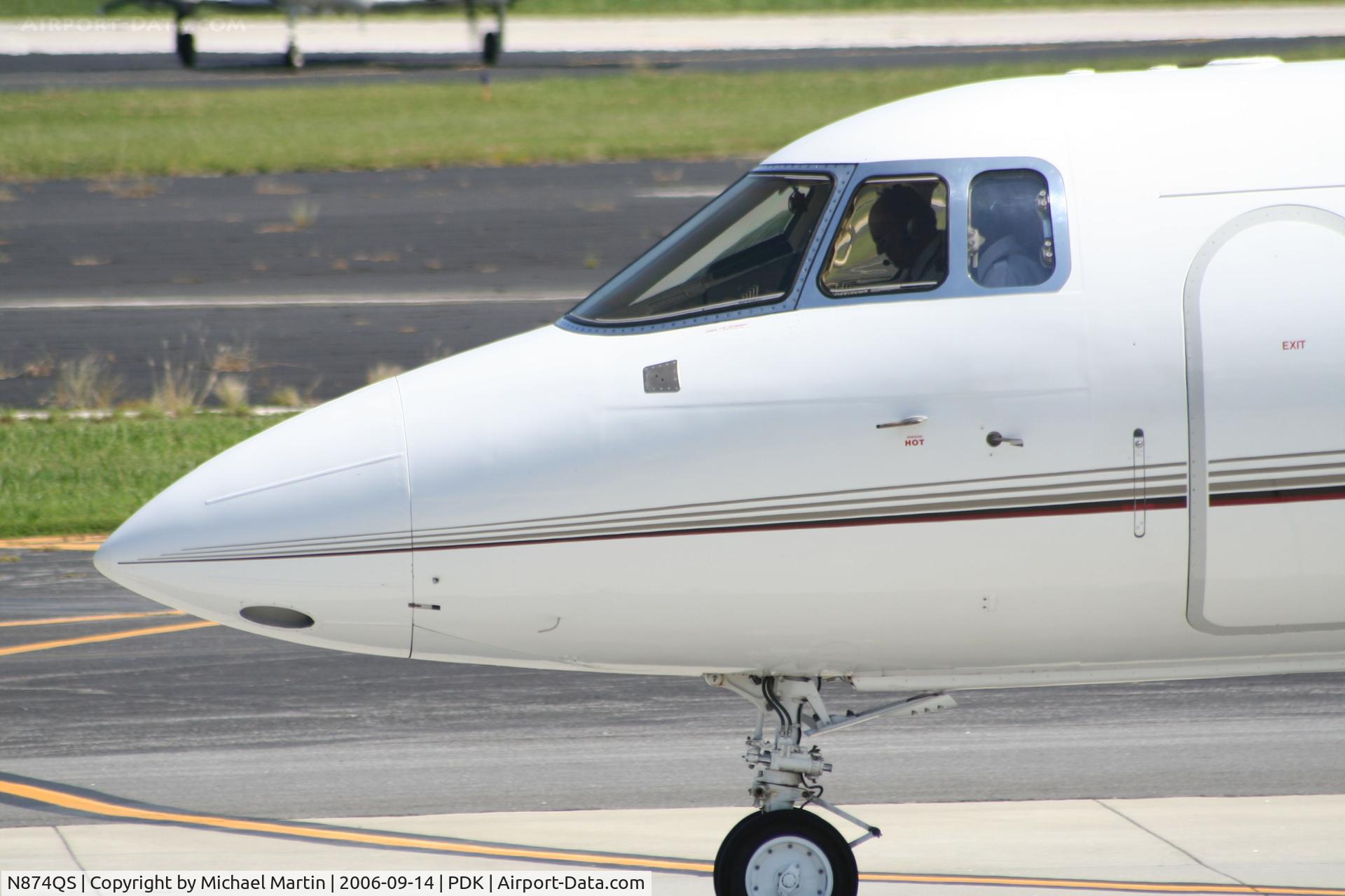 N874QS, 2000 Raytheon Hawker 800XP C/N 258474, Close up of cockpit