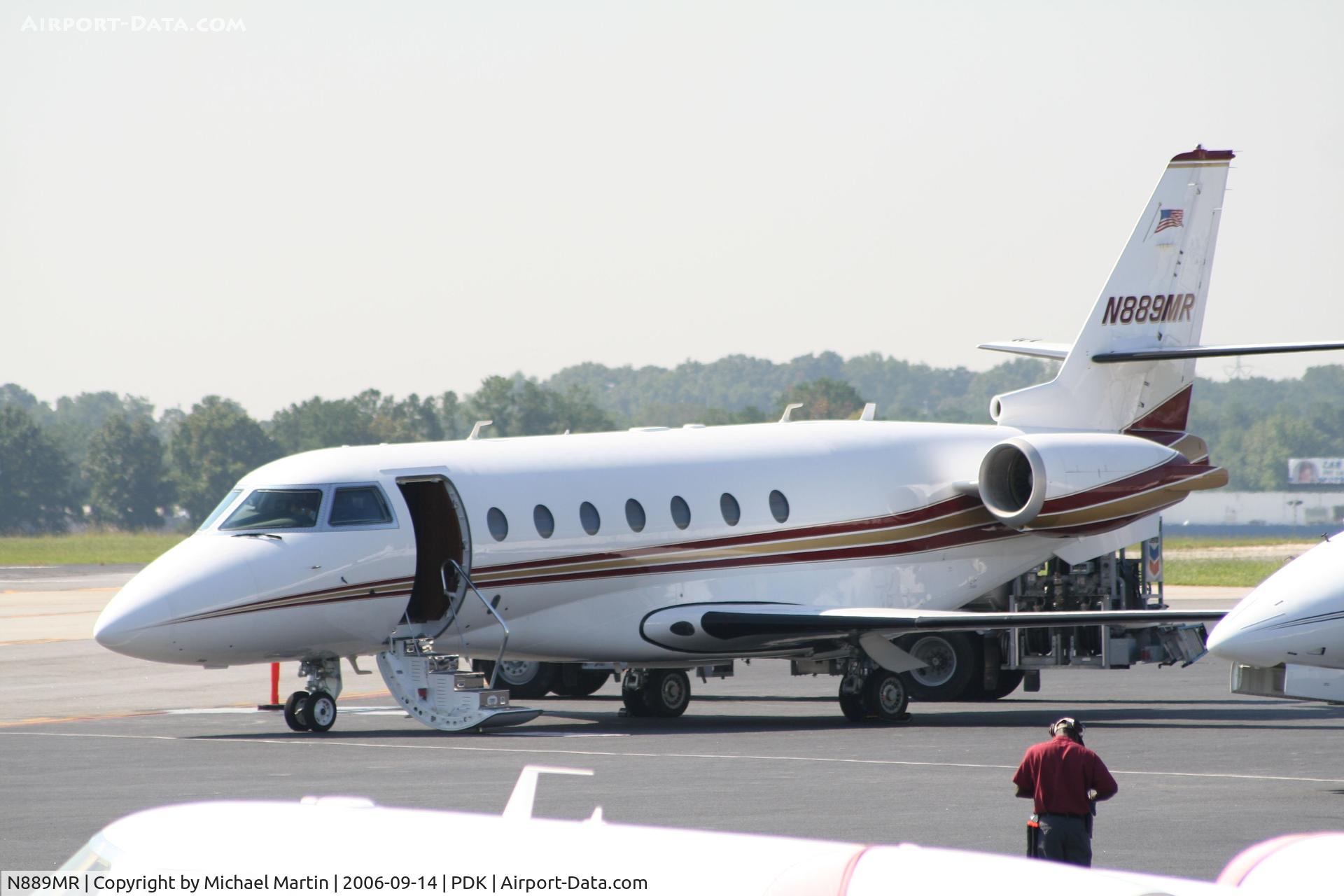N889MR, 2002 Israel Aircraft Industries Gulfstream 200 C/N 074, On tarmac at Mercury Air Center