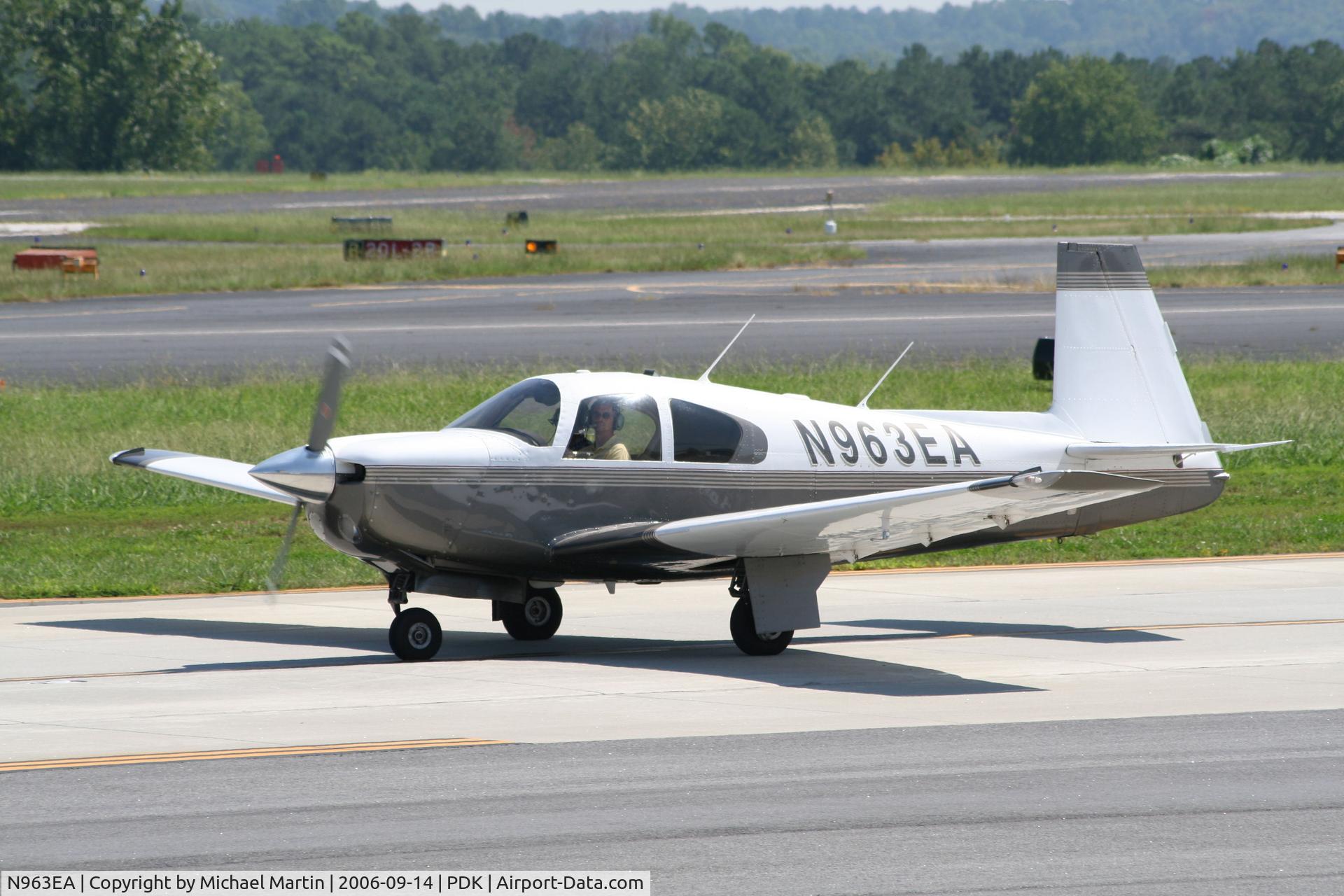 N963EA, 1962 Mooney M20C Ranger C/N 2256, Taxing to Epps Air Service