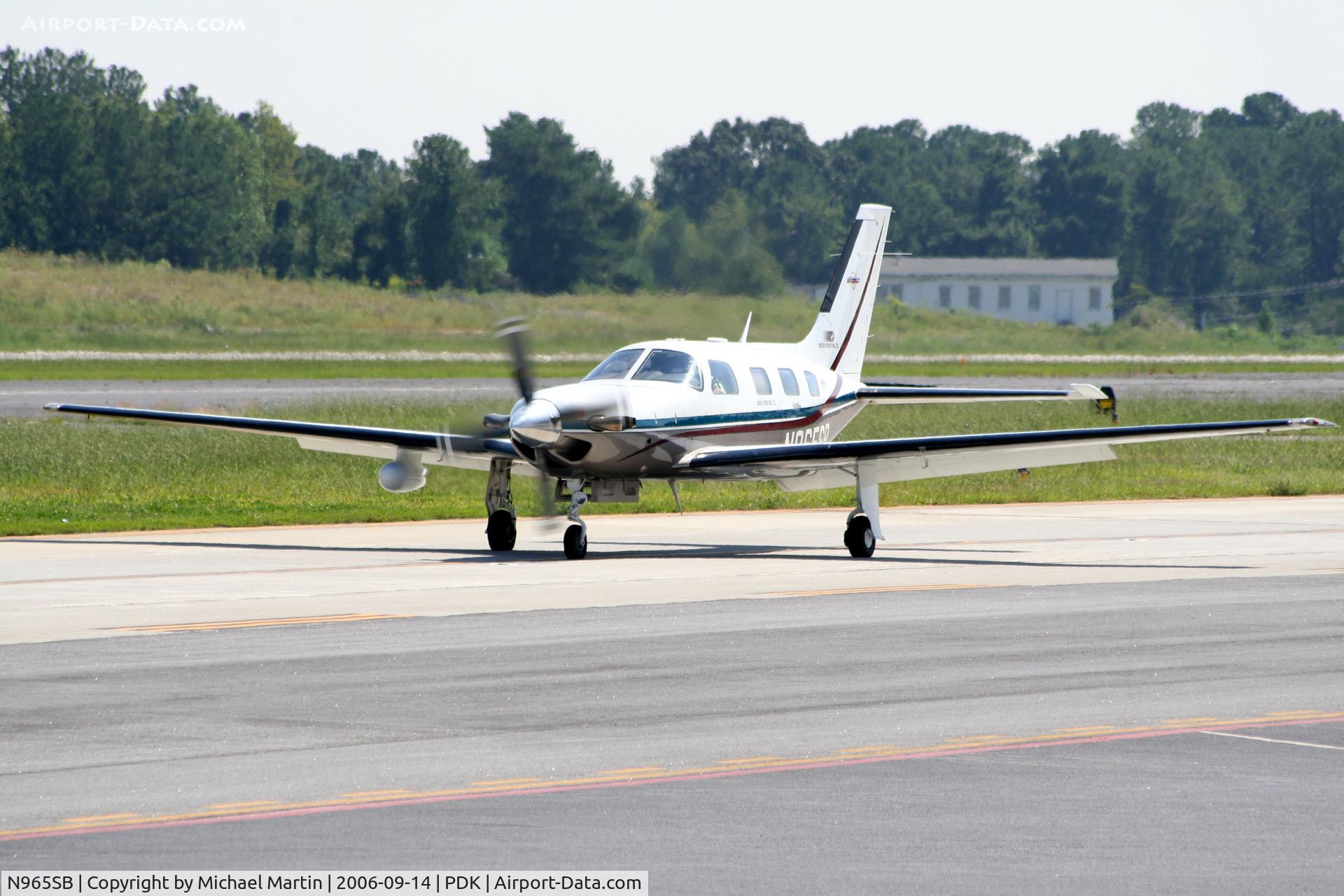N965SB, 2000 Piper PA-46-500TP Malibu C/N 4697015, Taxing to Epps Air Service