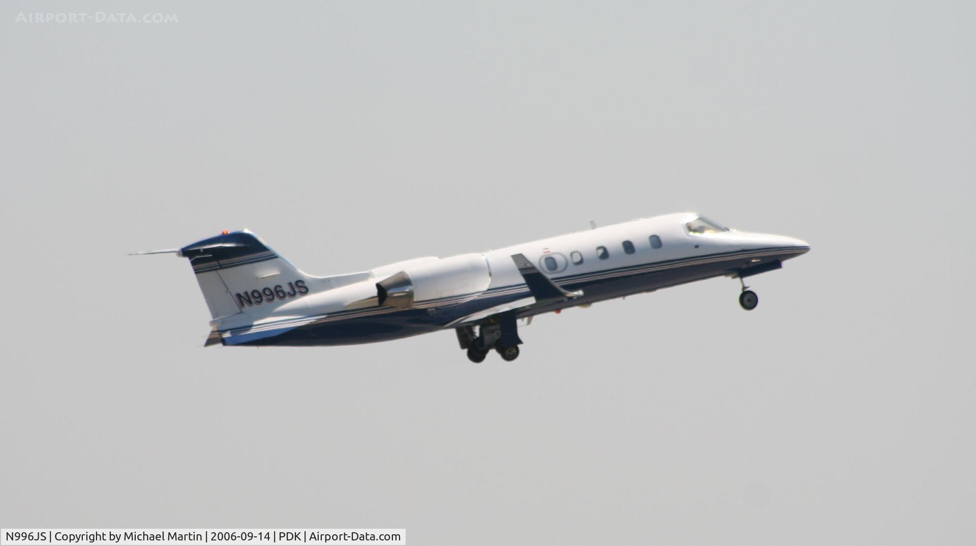 N996JS, 1996 Learjet 31A C/N 31A-119, Departing 20L - Gear Up!