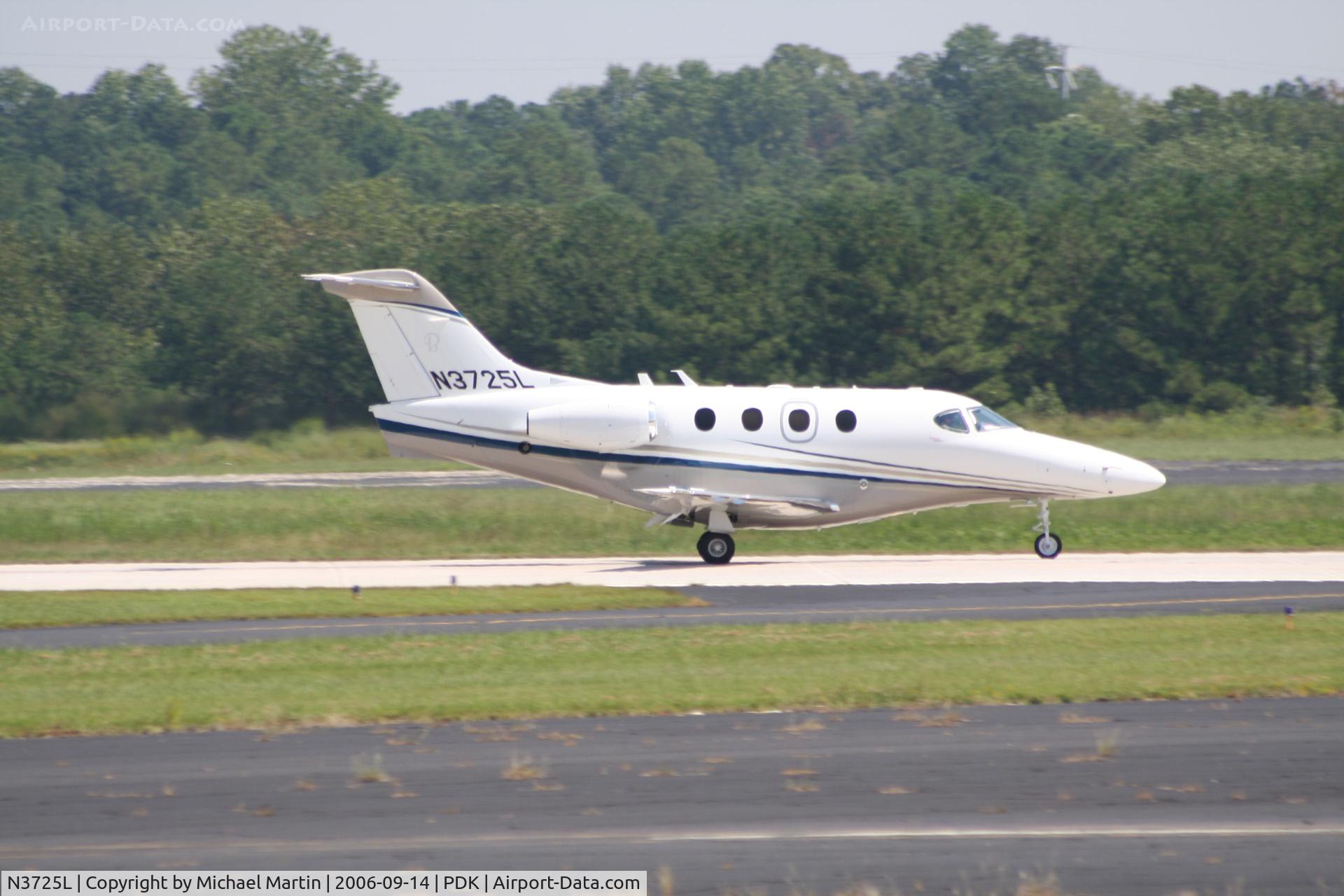 N3725L, 2006 Beech 390 Premier 1 C/N RB-155, Landing Runway 20L