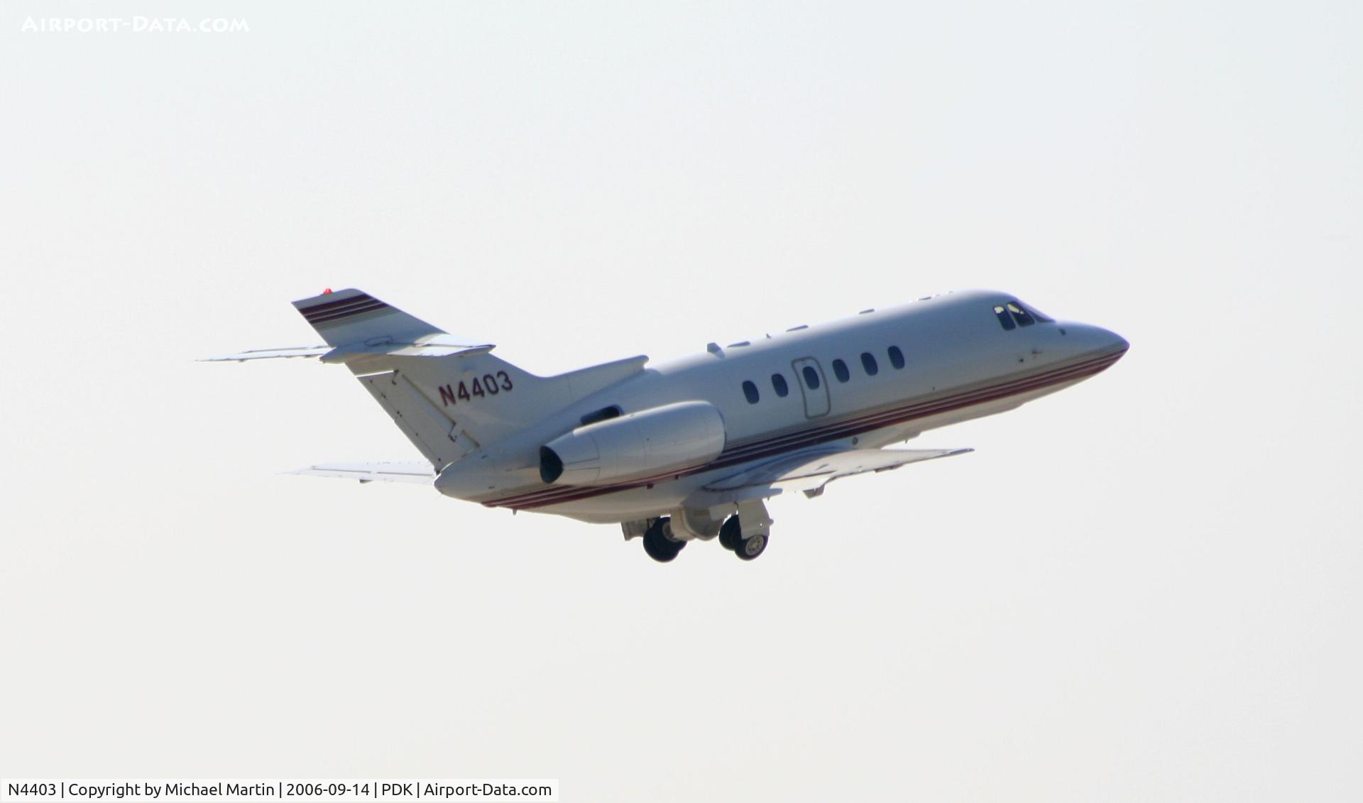 N4403, 2000 Raytheon Hawker 800XP C/N 258480, Departing 20L - Gear Up!