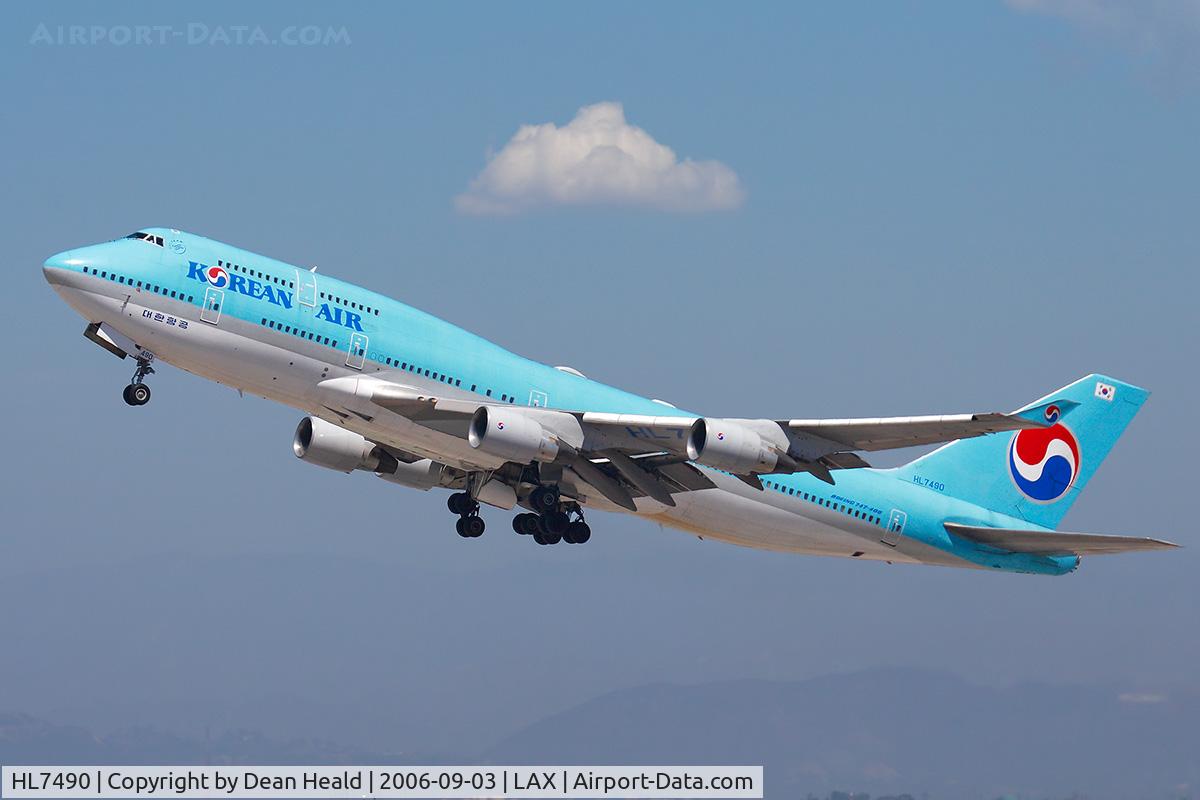 HL7490, 1994 Boeing 747-4B5 C/N 27177, Korean Air HL7490 (747-4B5) -FLT KAL18 - climbing out from RWY 25R enroute to Seoul, Korea (Incheon International Airport - RKSI).