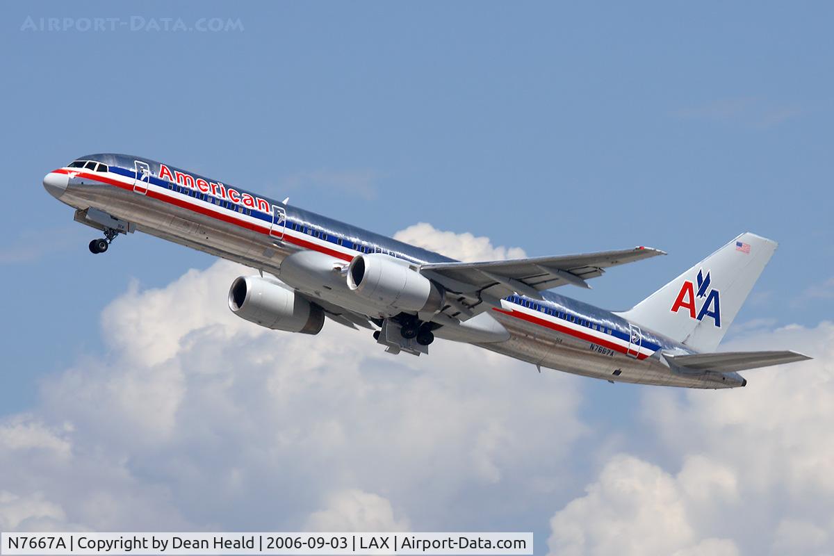 N7667A, 1992 Boeing 757-223 C/N 25301, American Airlines N7667A climbing out from RWY 25R.