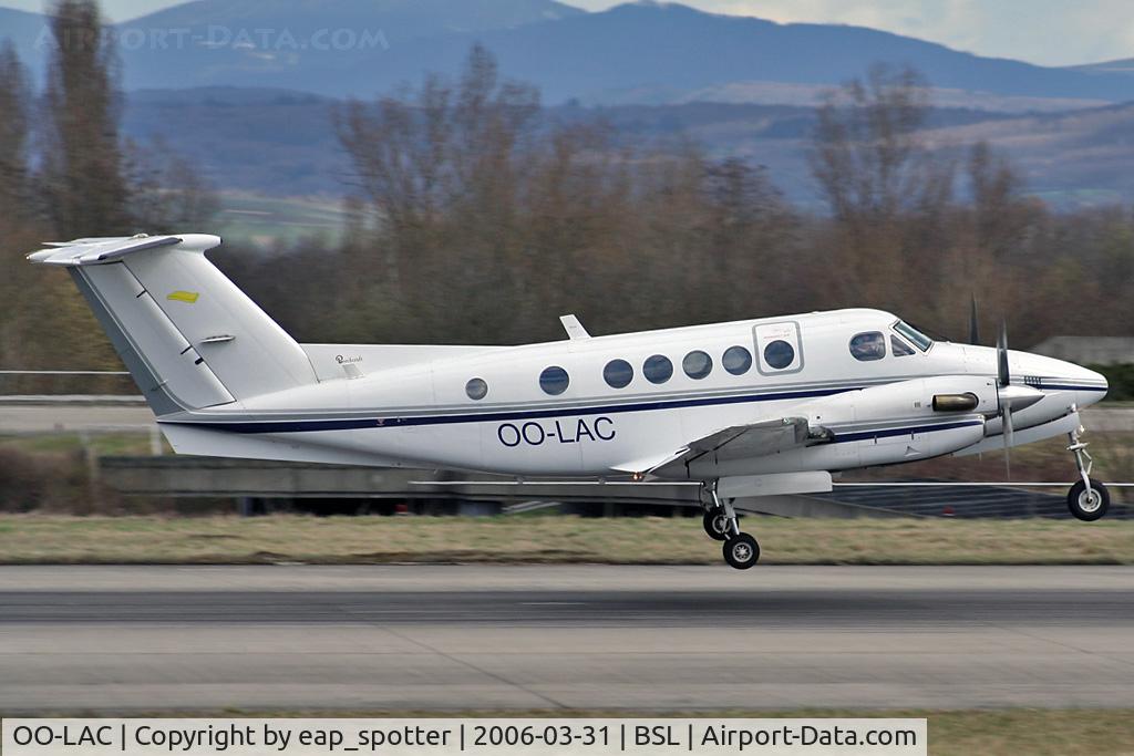 OO-LAC, 1982 Beech 200C Super King Air C/N BL-16, Sky Service inbound from BRU landing on ruway 16