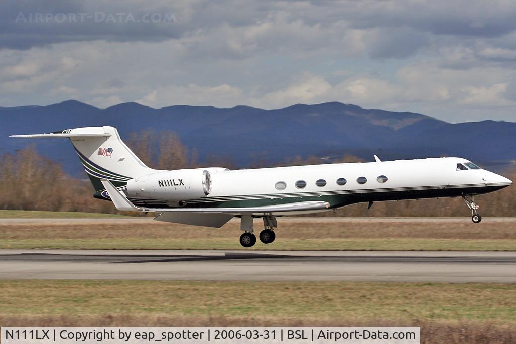 N111LX, 2000 Gulfstream Aerospace Gulfstream V C/N 608, arriving from a test-flight on runway 16
