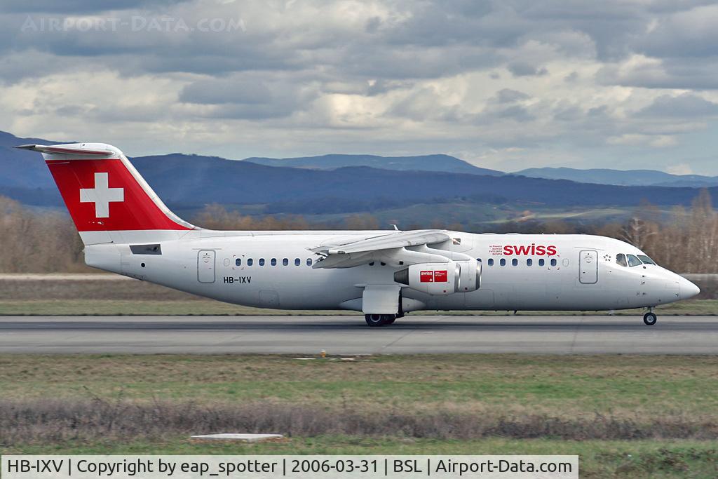 HB-IXV, 1995 British Aerospace Avro 146-RJ100 C/N E3274, Departing to London-City-Airport