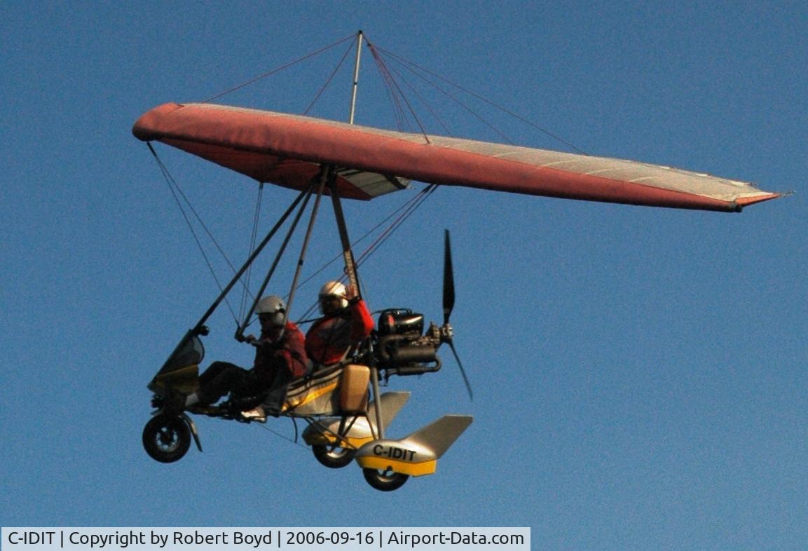 C-IDIT, 2002 Air Creation Twin 503SL C/N T 02007, Over Mont-Saint-Hilaire, Quebec, Canada