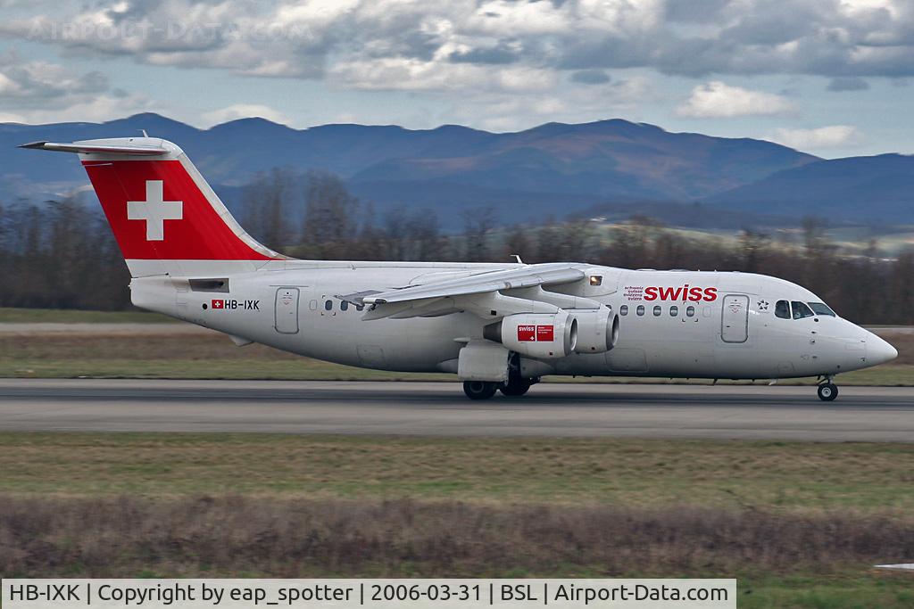 HB-IXK, 1993 British Aerospace Avro 146-RJ85 C/N E.2235, Departing o runway 16