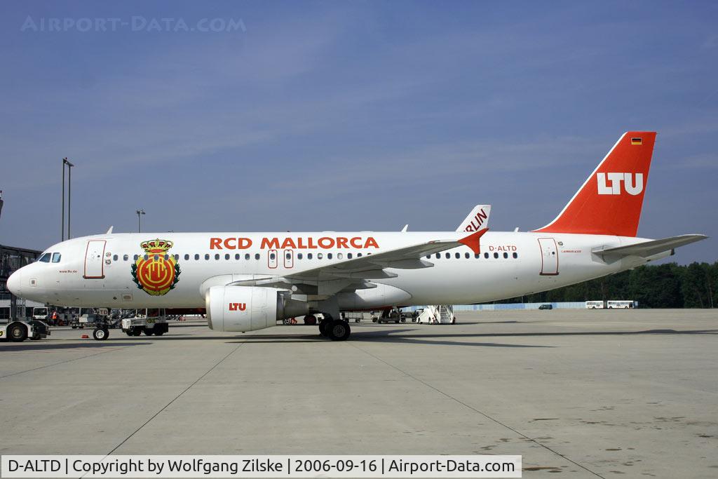 D-ALTD, 2001 Airbus A320-214 C/N 1493, visitor