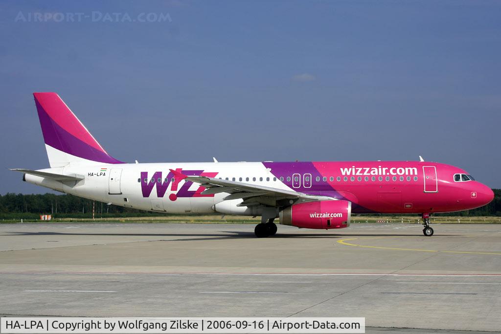 HA-LPA, 1998 Airbus A320-233 C/N 839, visitor