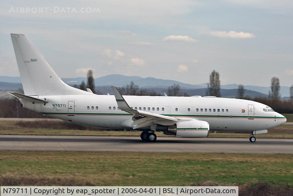 N79711, 1999 Boeing 737-7BQ C/N 30547, landing on runway 16 for Jet Aviation