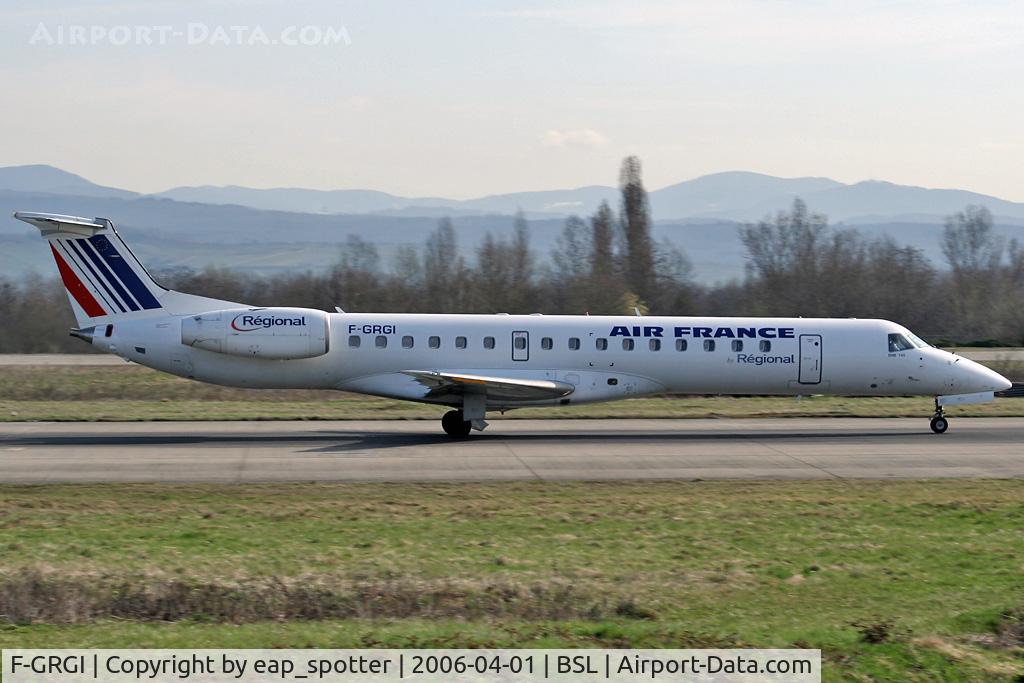F-GRGI, 1999 Embraer EMB-145EU (ERJ-145EU) C/N 145152, deparing on runway 16