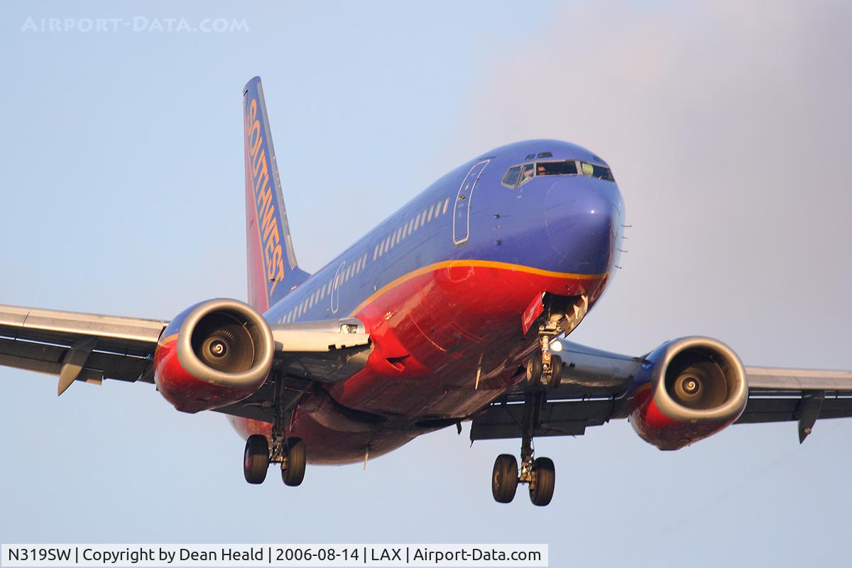 N319SW, 1987 Boeing 737-3H4 C/N 23340, Southwest Airlines N319SW on final approach to RWY 24R.