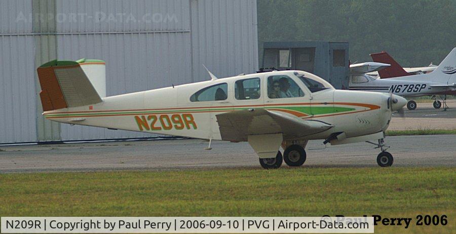 N209R, 1962 Beech P35 Bonanza C/N D-6990, Taxiing out...as she looks my way
