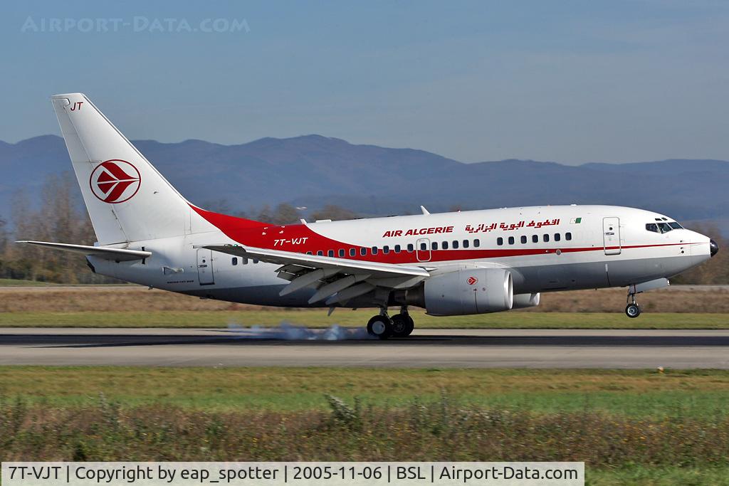 7T-VJT, 2002 Boeing 737-6D6 C/N 30546, burning rubber on runway 16