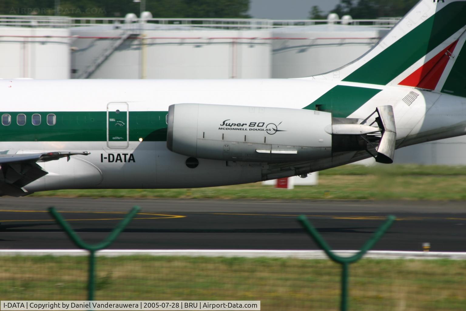 I-DATA, 1993 McDonnell Douglas MD-82 (DC-9-82) C/N 53216, reducing the speed on rwy 25L