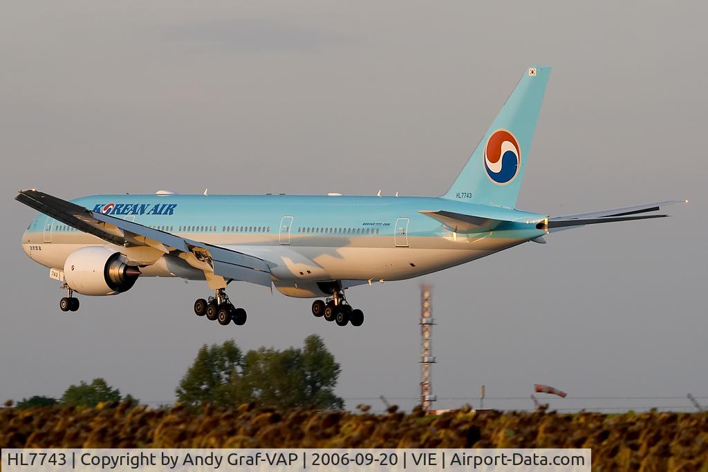 HL7743, 2006 Boeing 777-2B5/ER C/N 34208, On short final RWY34.