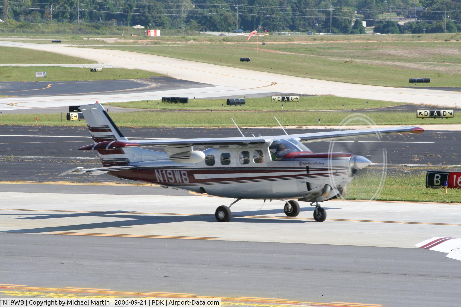 N19WB, Cessna P210N Pressurised Centurion C/N P21000761, Taxing from Epps Air Service