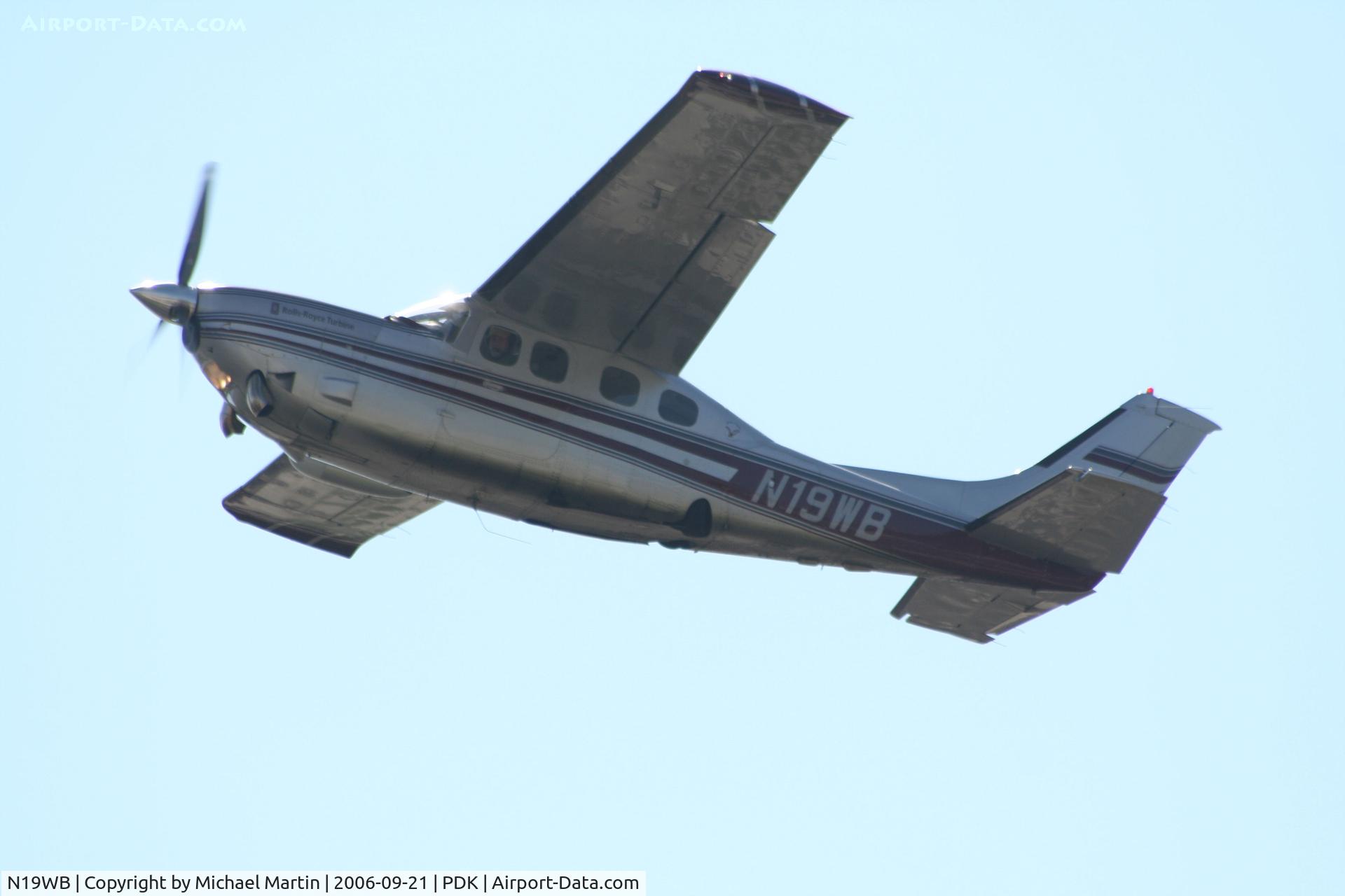 N19WB, Cessna P210N Pressurised Centurion C/N P21000761, Departing 20R