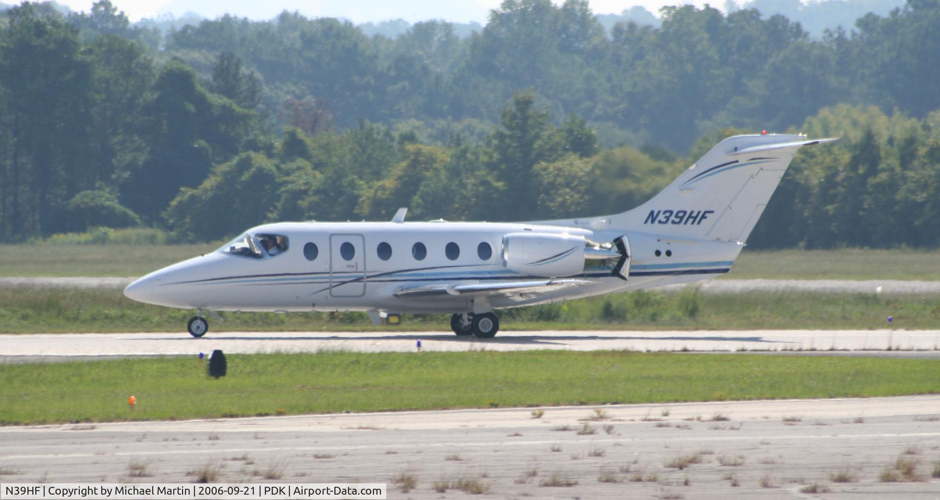 N39HF, 1993 Beech 400A Beechjet C/N RK-65, Landing 2R - Air Brakes Extended
