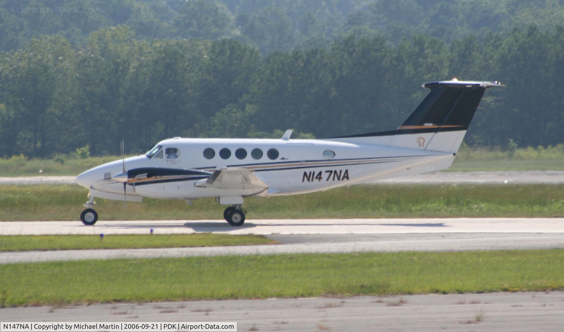 N147NA, 1982 Beech B200 King Air C/N BB-1047, MedFlight landing 2R