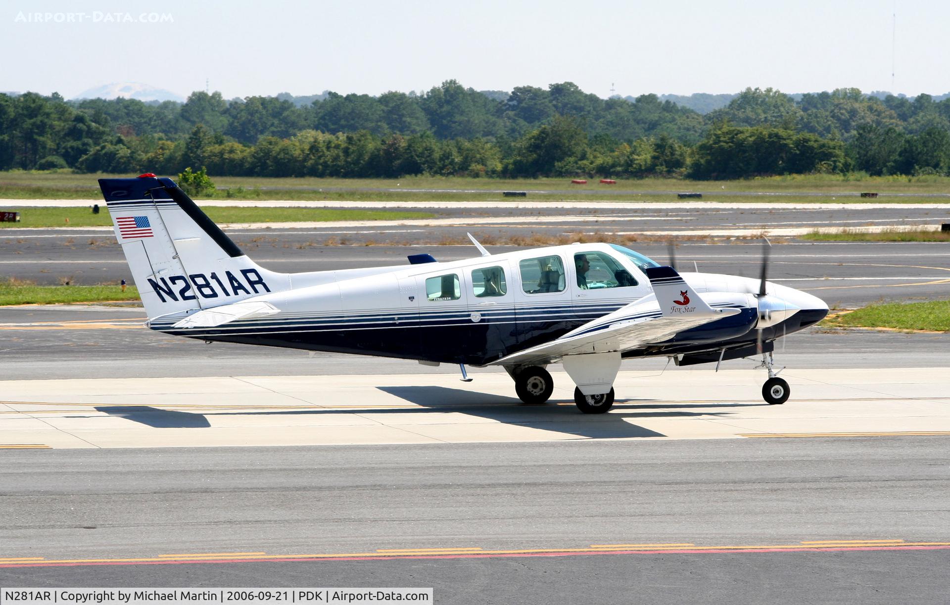 N281AR, 1978 Beech 58 Baron C/N TH-991, Taxing to Runway 2R