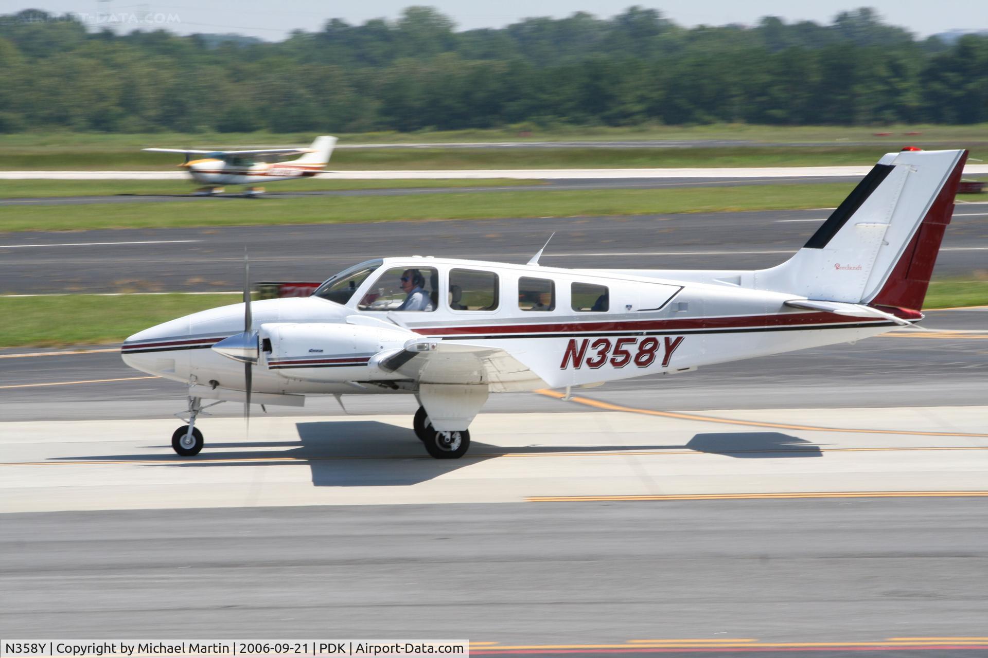 N358Y, 1989 Beech 58 Baron C/N TH-1551, Taxing to Epps Air Service