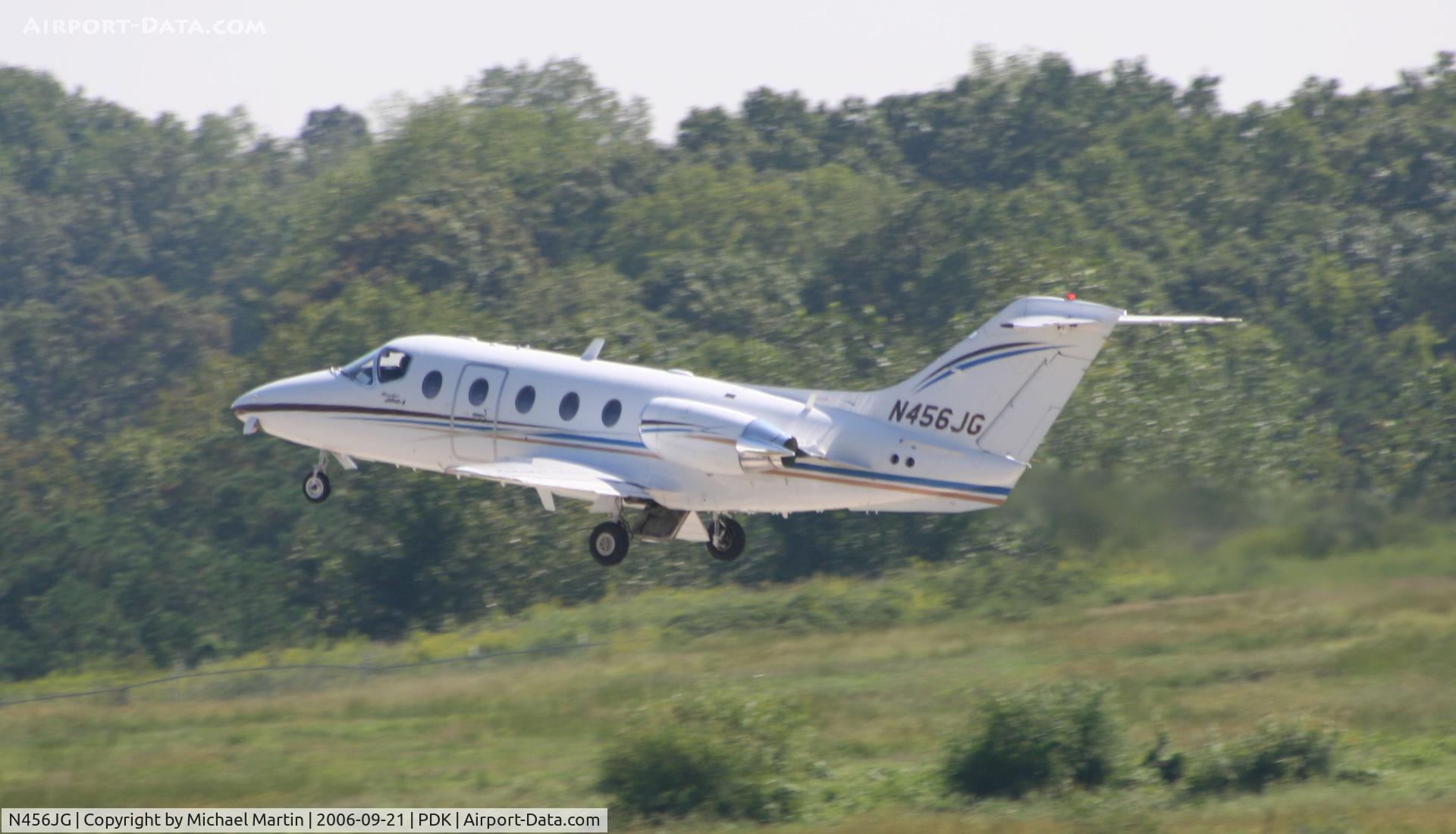 N456JG, Raytheon Aircraft Company 400A C/N RK-119, Takeoff from 2R