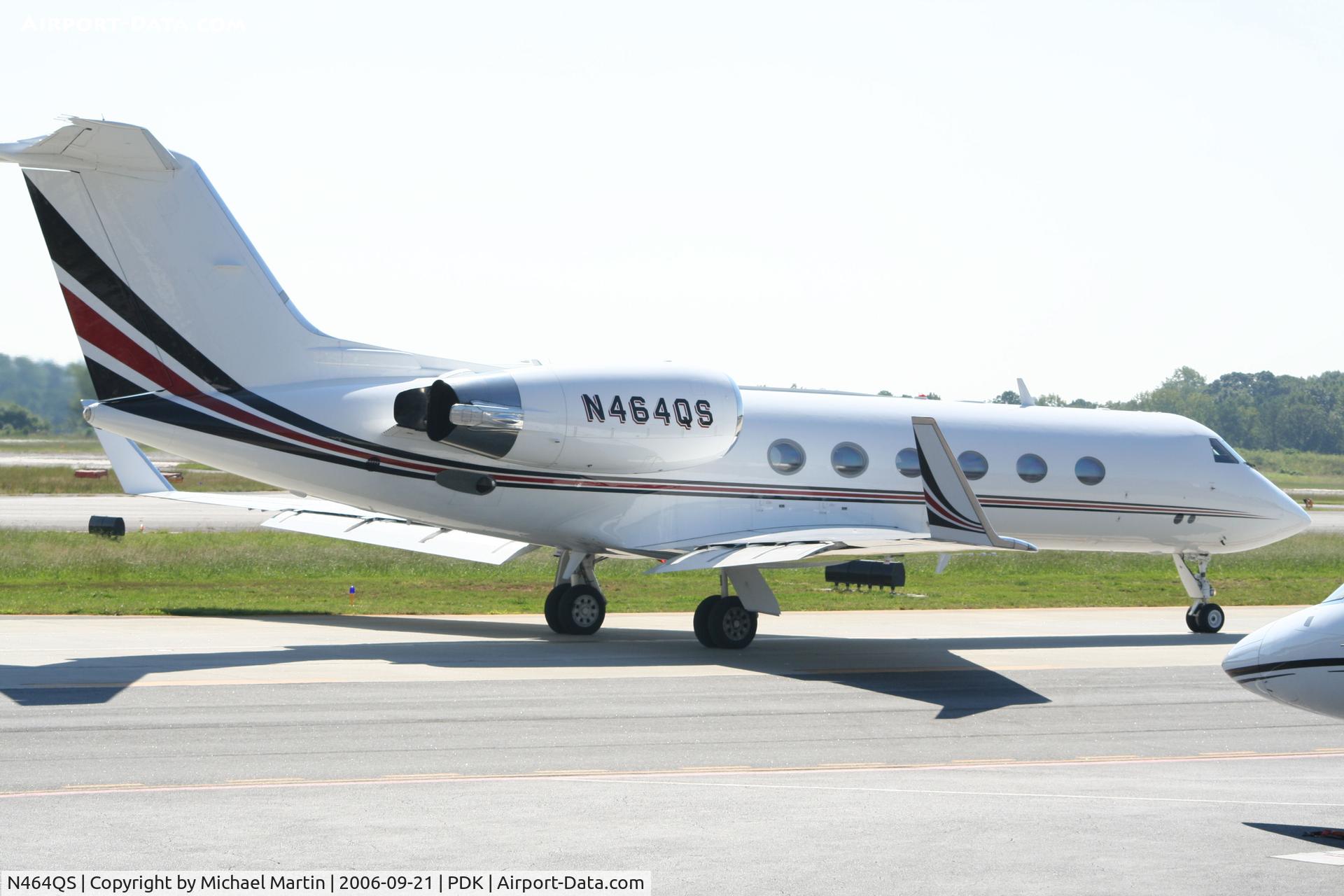 N464QS, 1995 Gulfstream Aerospace G-IV C/N 1264, Taxing to Runway 2R