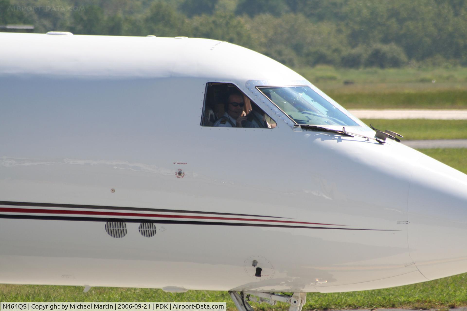 N464QS, 1995 Gulfstream Aerospace G-IV C/N 1264, Closeup of cockpit