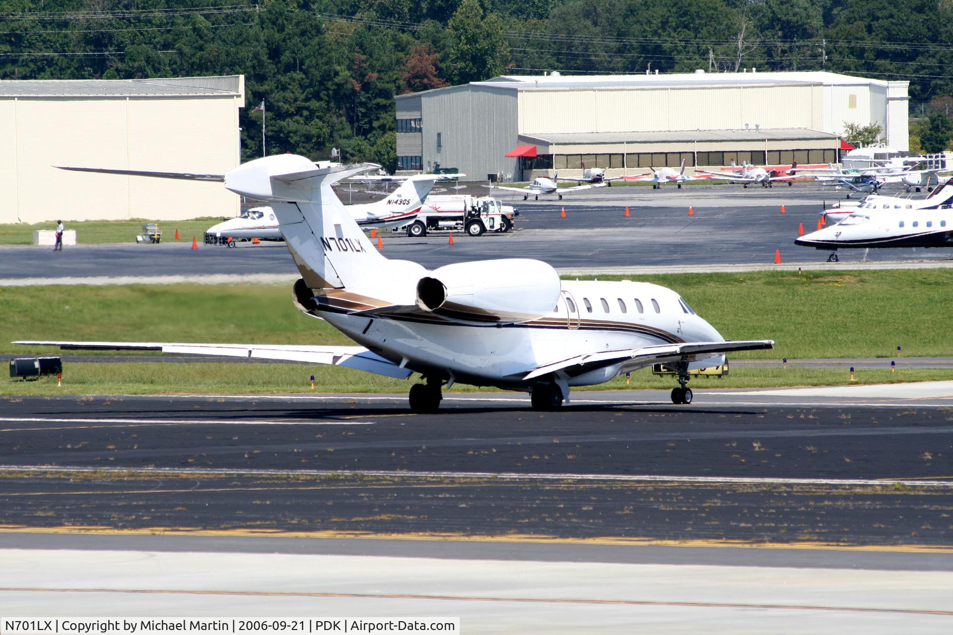 N701LX, 2000 Cessna 750 Citation X C/N 750-0114, Taxing to Runway 20L