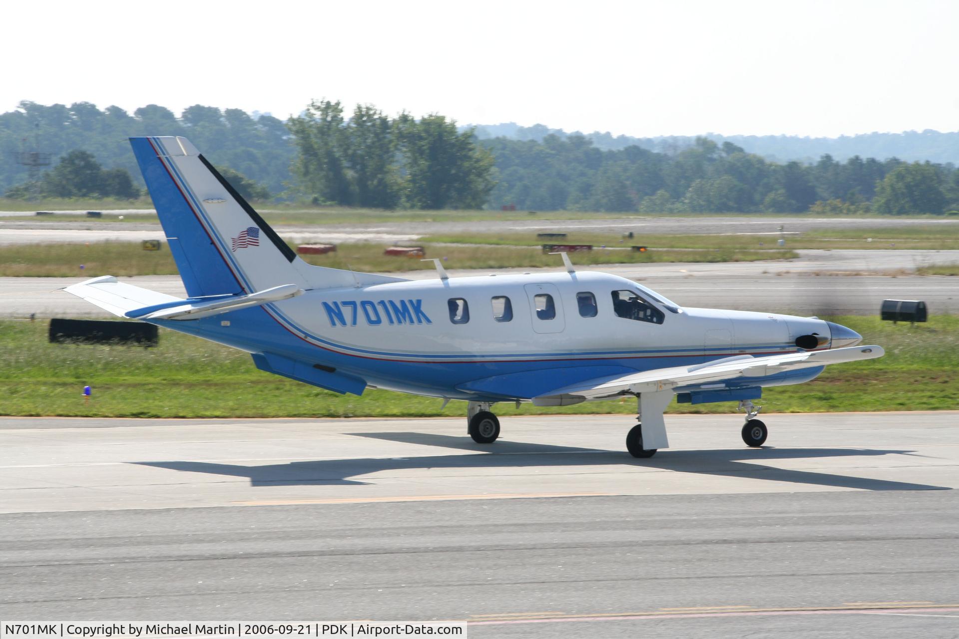 N701MK, 1997 Socata TBM-700 C/N 124, Taxing to Runway 2R