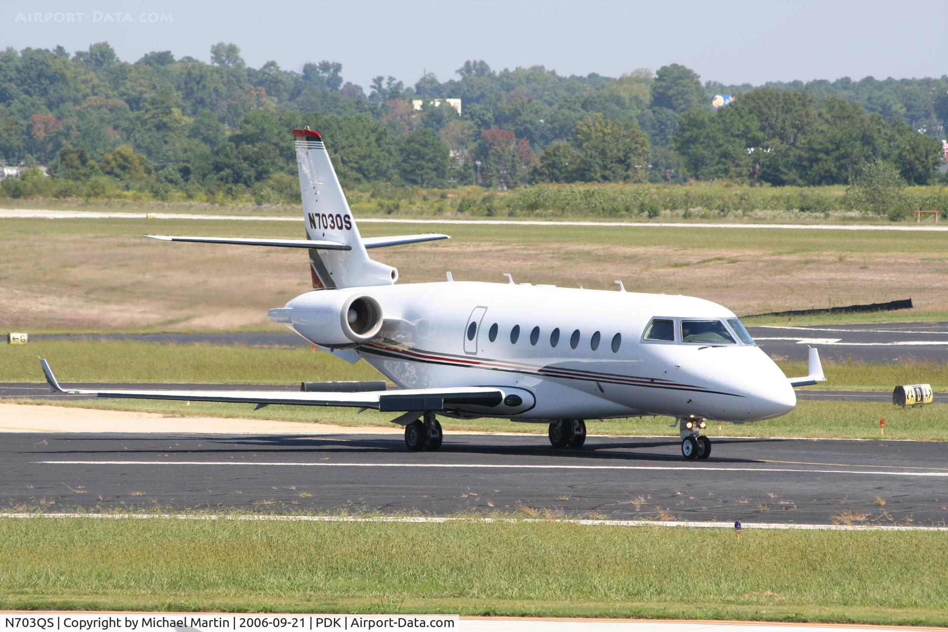 N703QS, 2002 Israel Aircraft Industries Gulfstream 200 C/N 060, Taxing from Signature Air