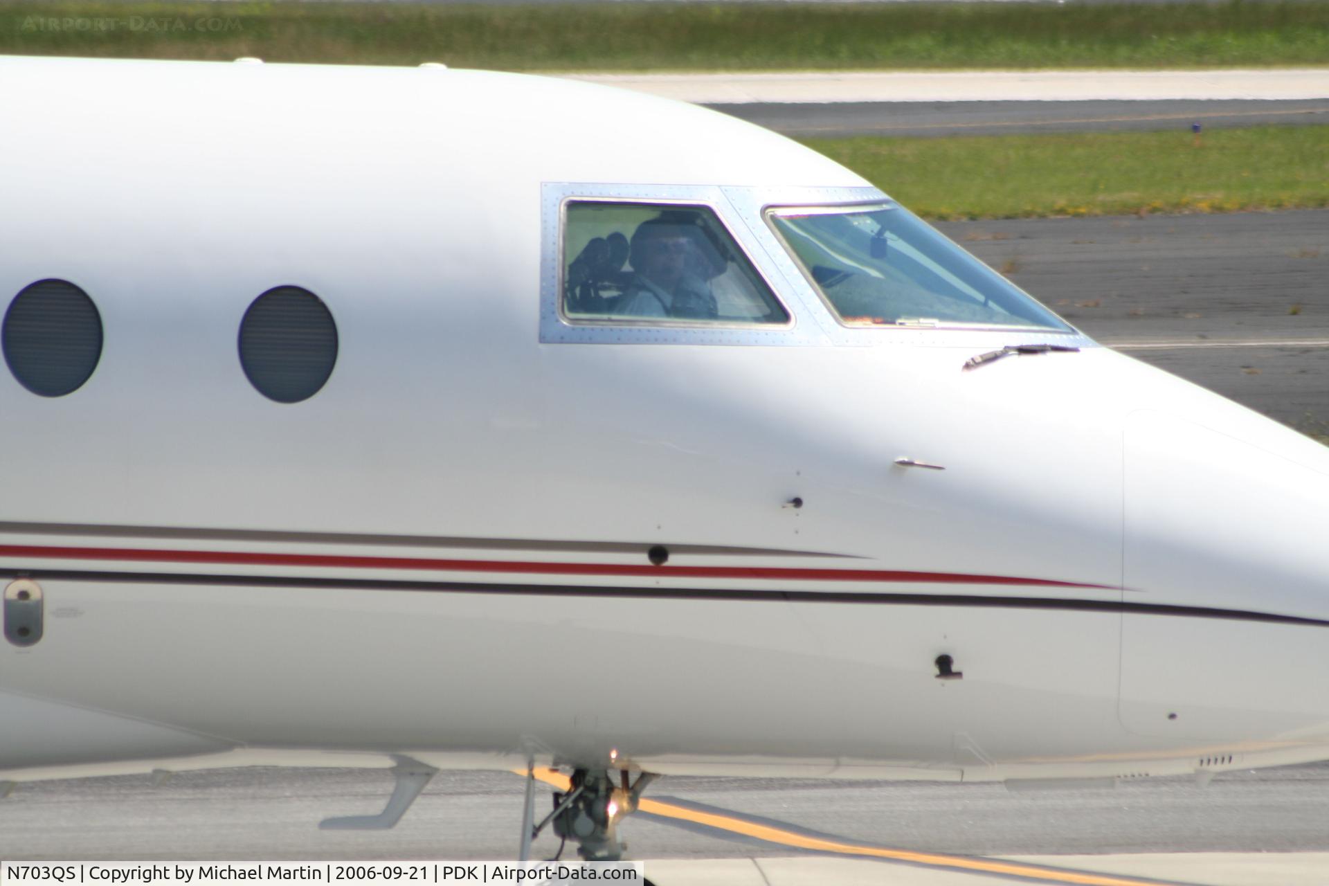N703QS, 2002 Israel Aircraft Industries Gulfstream 200 C/N 060, Closeup of cockpit