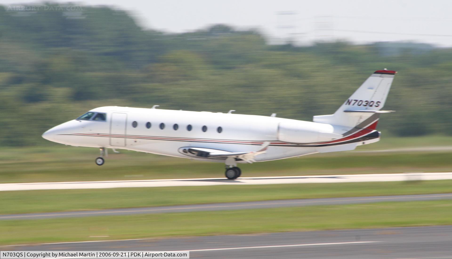 N703QS, 2002 Israel Aircraft Industries Gulfstream 200 C/N 060, Departing PDK enroute to SDF