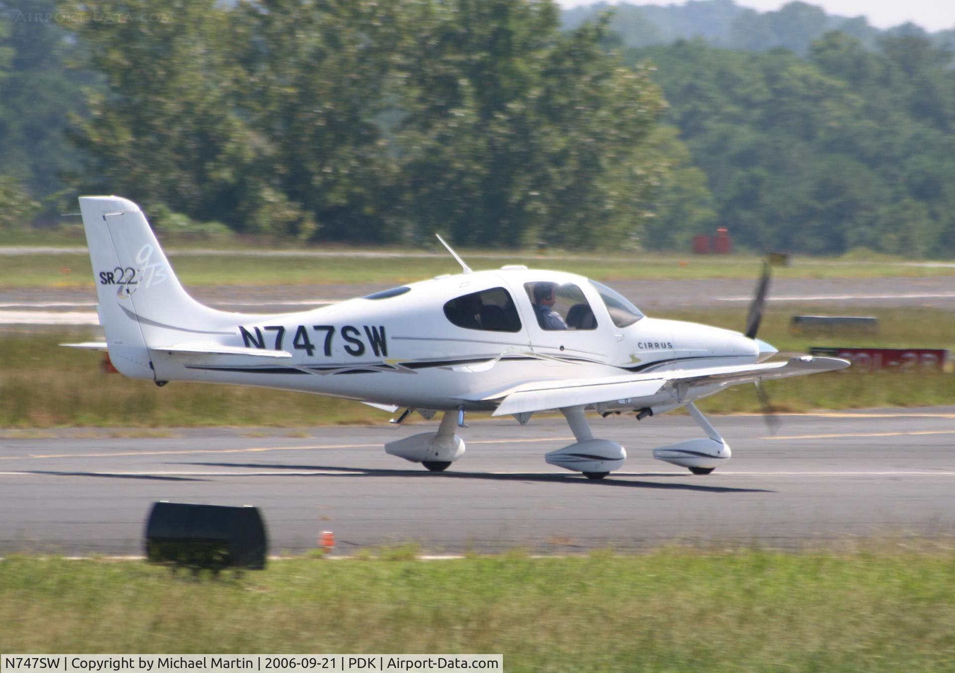 N747SW, 2005 Cirrus SR22 C/N 1370, Departing Runway 20R