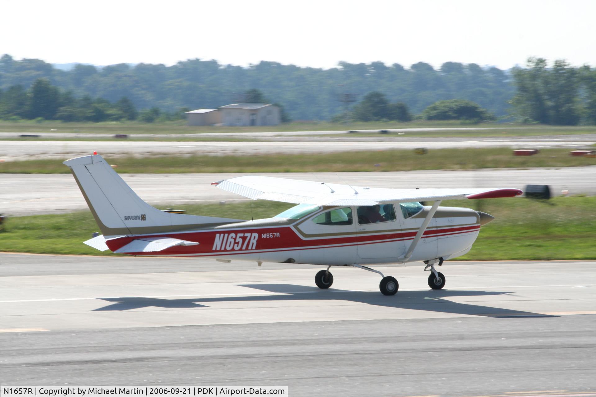 N1657R, 1978 Cessna R182 Skylane RG C/N R18200499, Taxing to Runway 2L