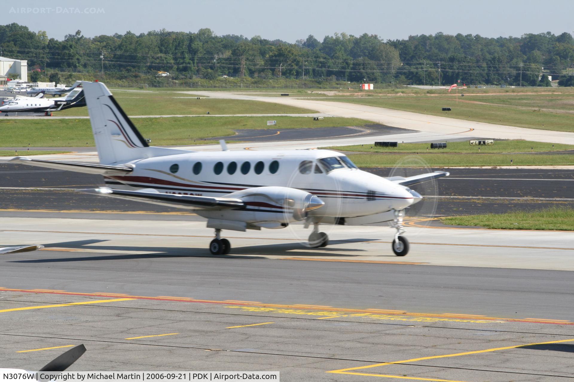 N3076W, 1973 Beech A100 King Air C/N B-176, Taxing from Epps Air Service
