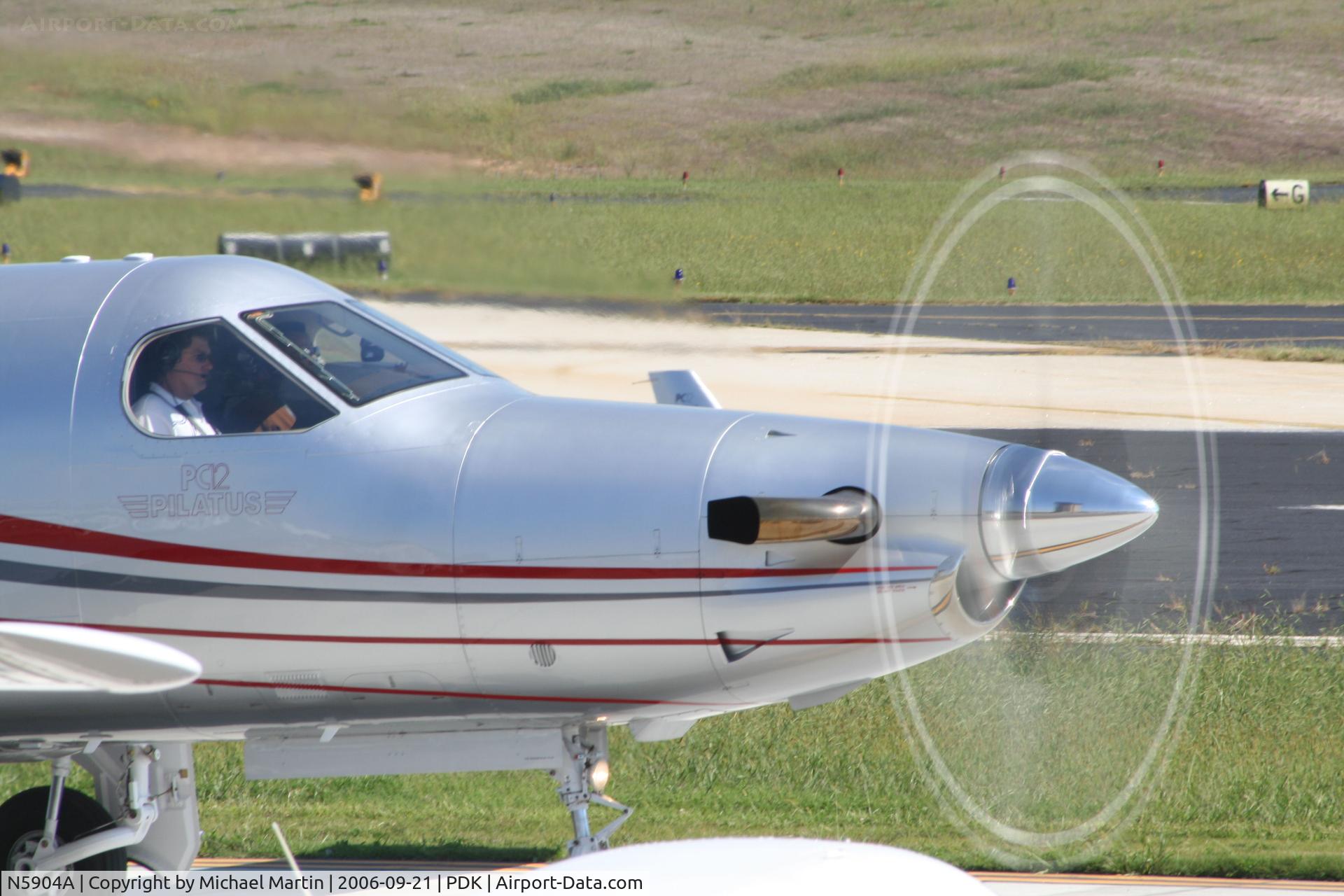 N5904A, 2004 Pilatus PC-12/45 C/N 583, Closeup of cockpit