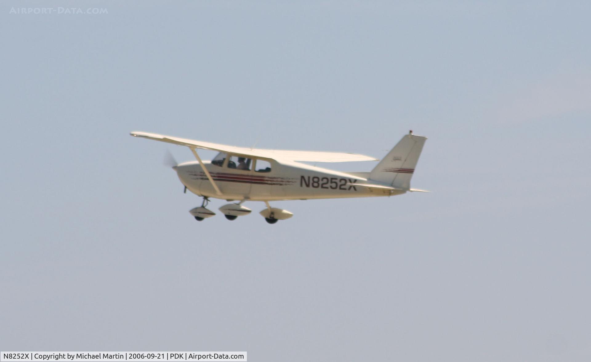 N8252X, 1961 Cessna 172C C/N 17248752, Departing Runway 2L