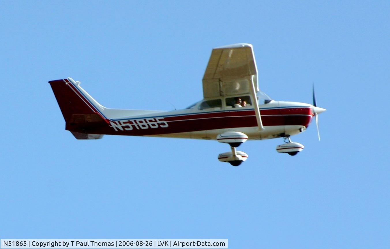 N51865, 1981 Cessna 172P C/N 17274362, Climbing out of Livermore Airport